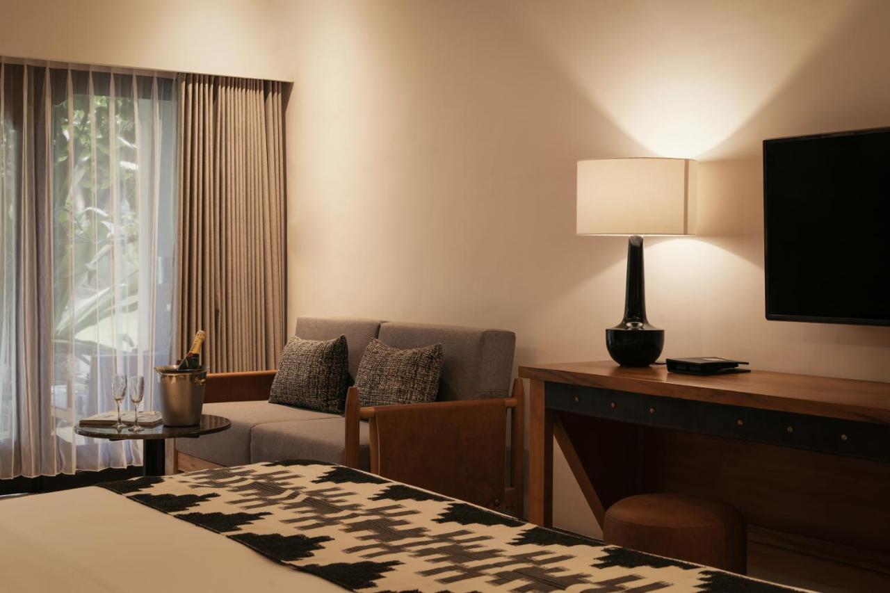 صدارة بوتيك بيتش ريزورت نوسا دوا المظهر الخارجي الصورة A room at the Four Seasons Hotel
